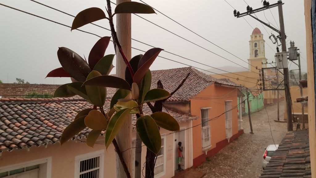Tarda de pluja des de la nostra casa familiar, Trinidad, Cuba - Caraalvent.cat