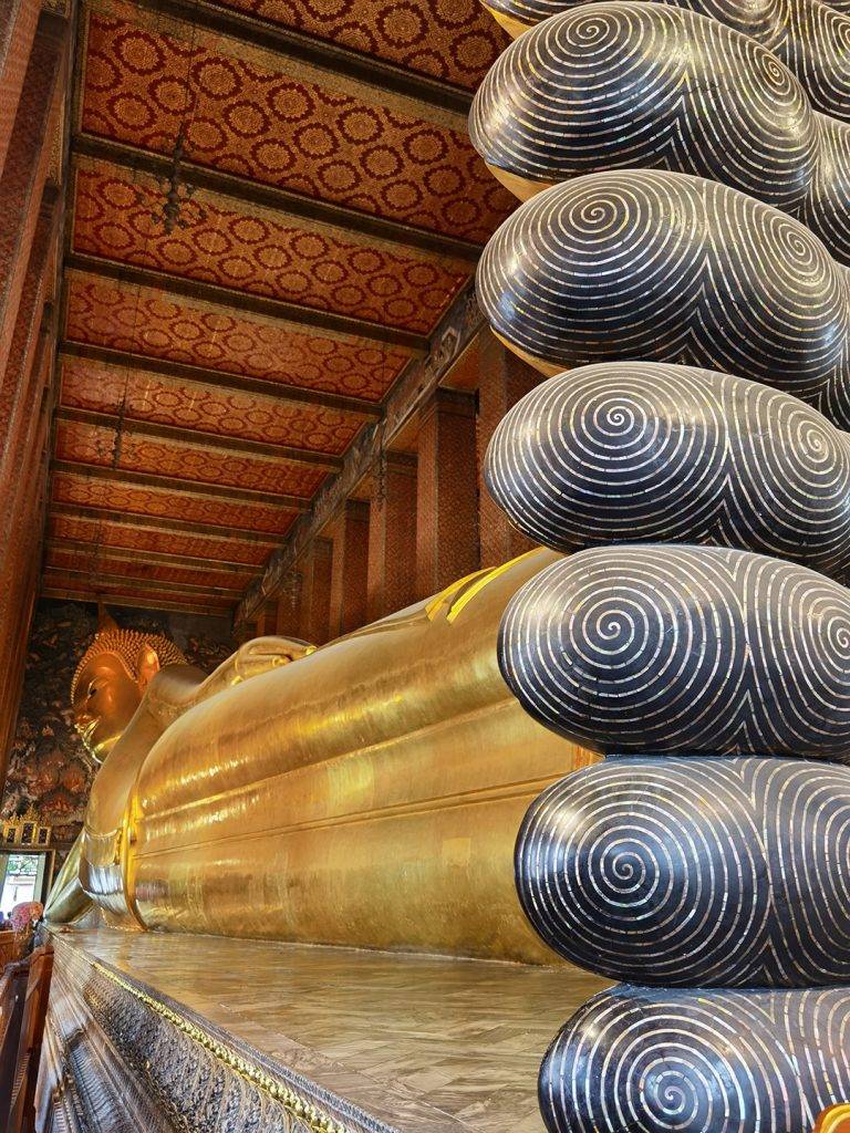 Temple Wat Pho amb el Buda estirat, Caraalvent.cat