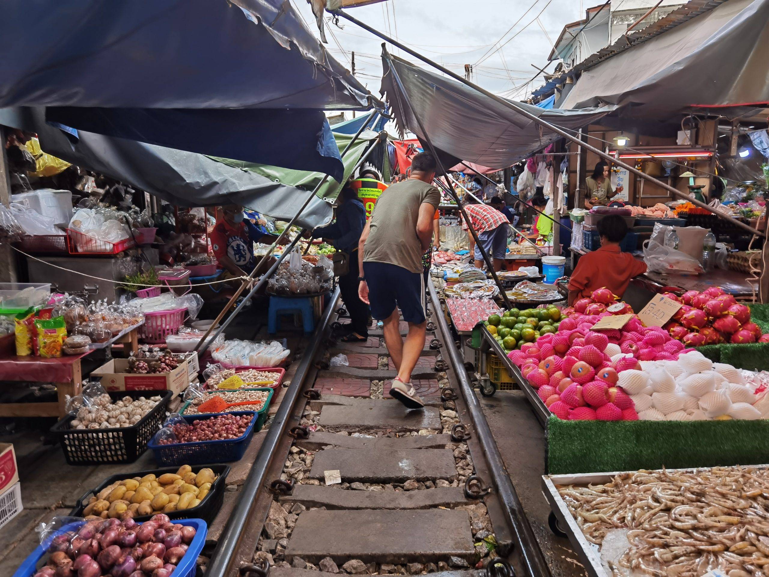 Mercat Mae Klong, Caraalvent.cat